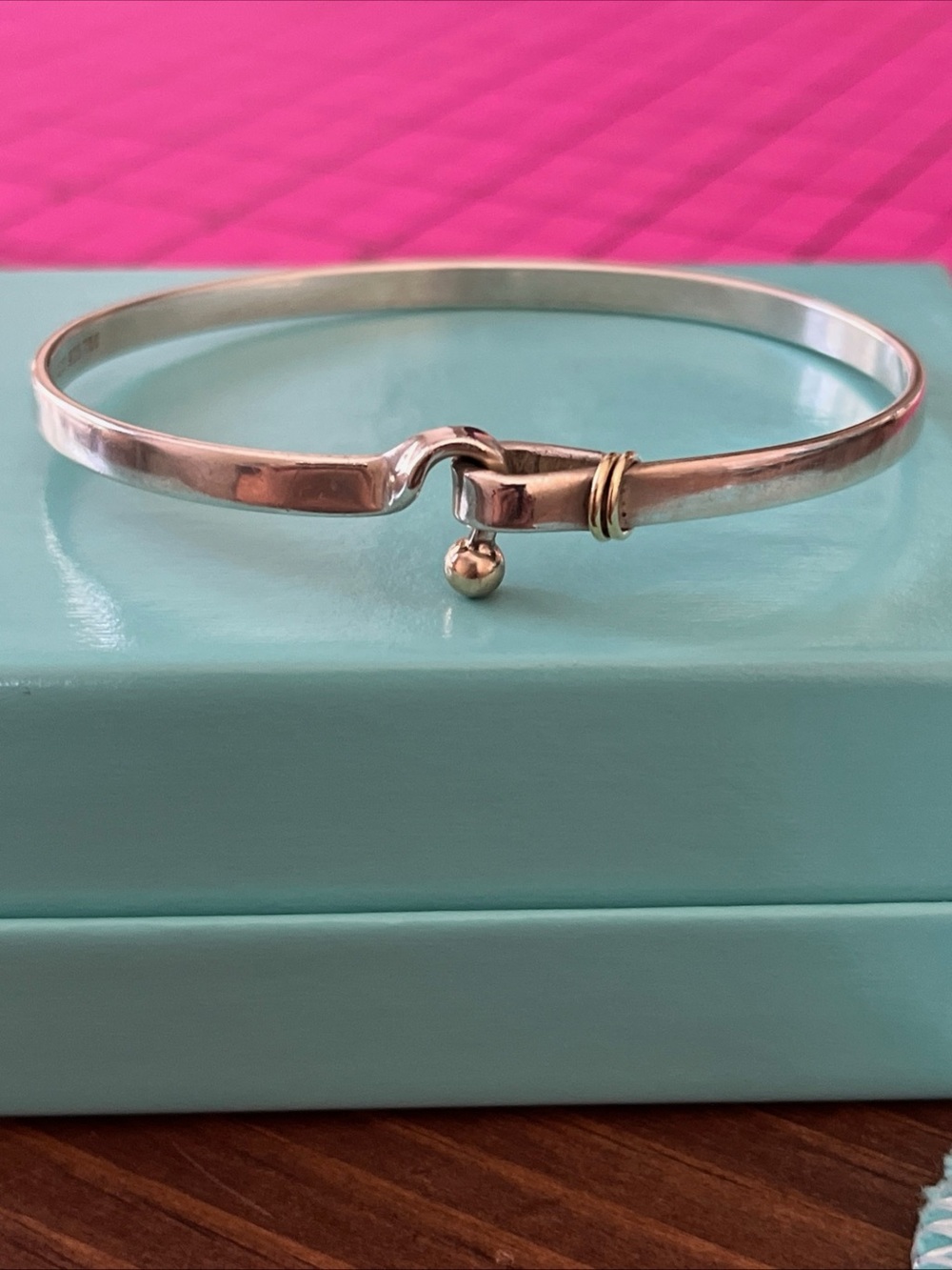 Tiffany & Co. hook and eye SS 925 Bangle with 18k yellow Gold Accents orig pkg - Picture 3 of 14